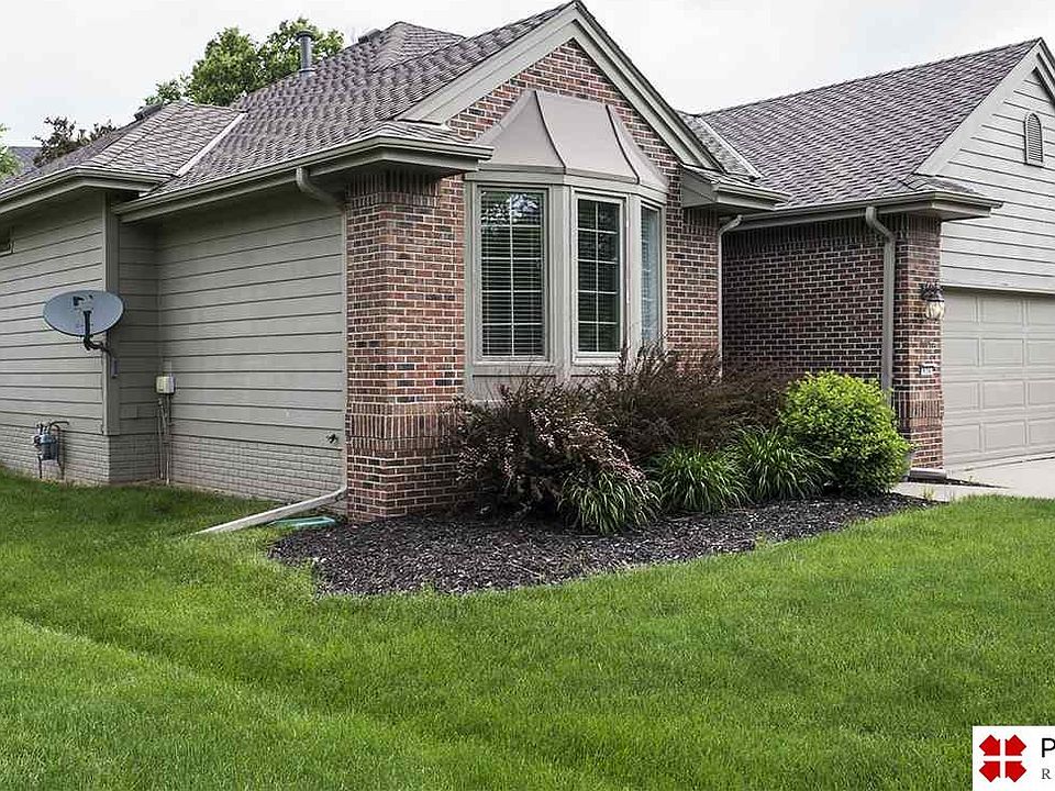 1st image of 934 N 131st Ct