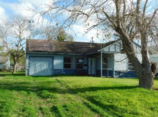 210 Bell St, Point Comfort, TX 77978