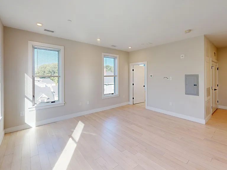 197 Green St #401 — Photo 3