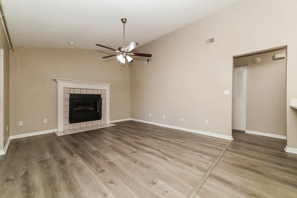 3 bed, 2.0 bath, 1588 sqft, $2,475 — Photo 3