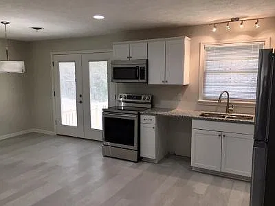 3 bed, 1605 sqft, $1,600 — Photo 3