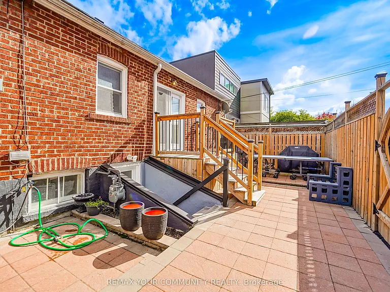 86 Lesmount Ave #2 — Photo 16