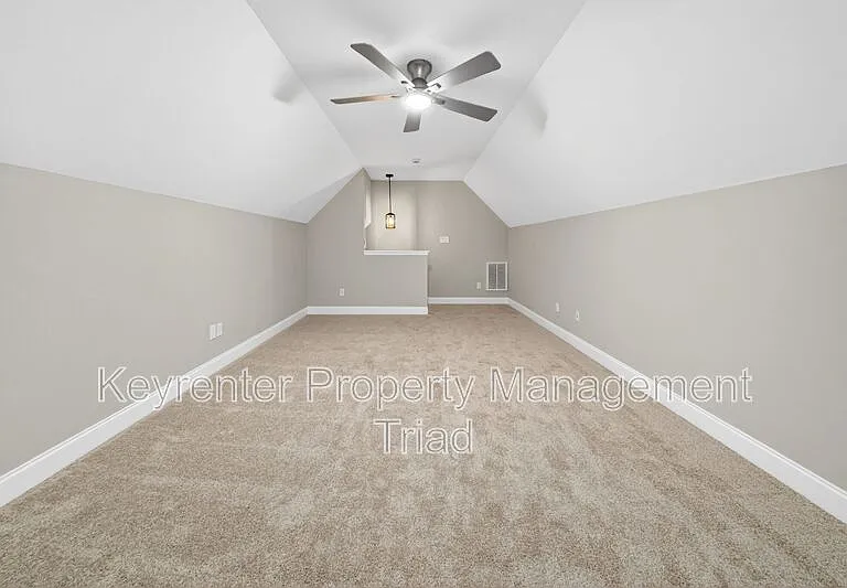 1153 Hawick Dr — Photo 18