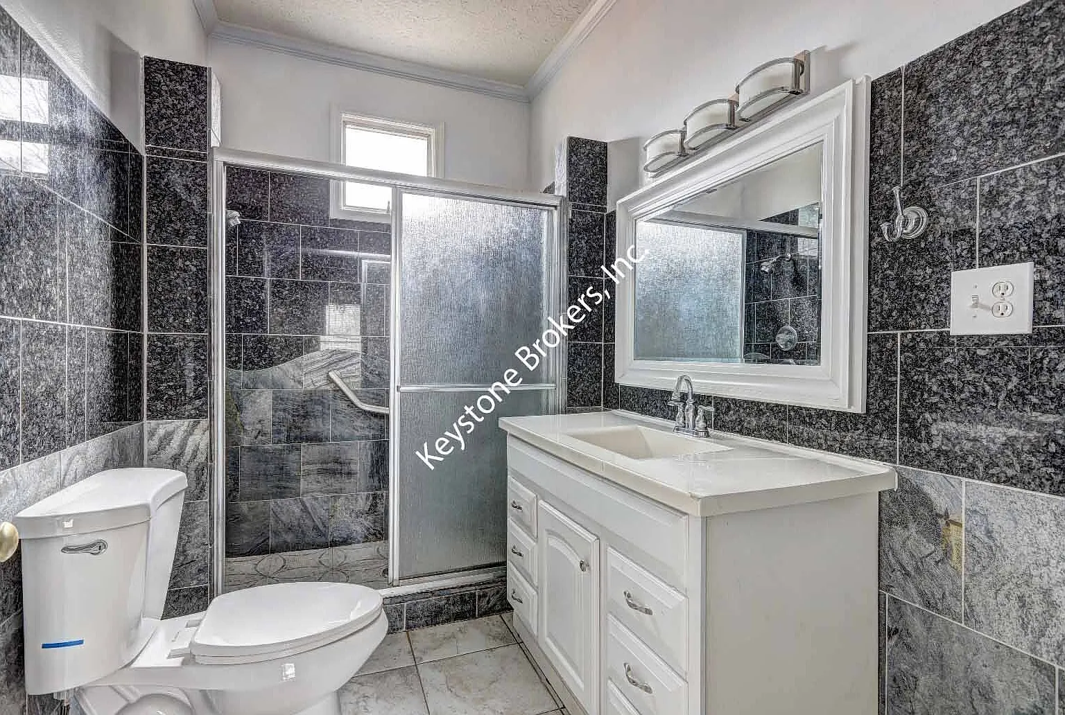 3 bed, 2.0 bath, 1740 sqft, $1,025 — Photo 4