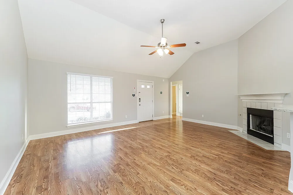 3 bed, 2.0 bath, 1528 sqft, $1,790 — Photo 4