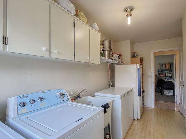 2931 Phillips Ave, Burnaby, BC V5A 2W4