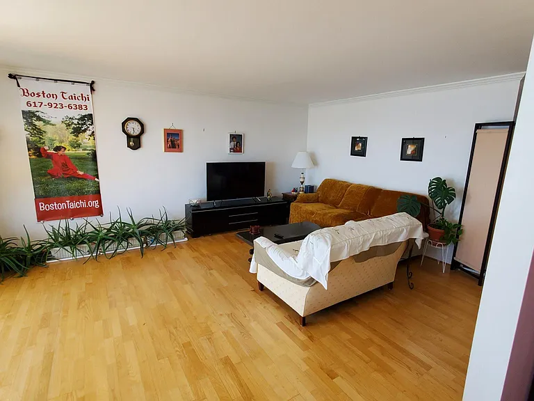 1 Commodore Ct #201 — Photo 15