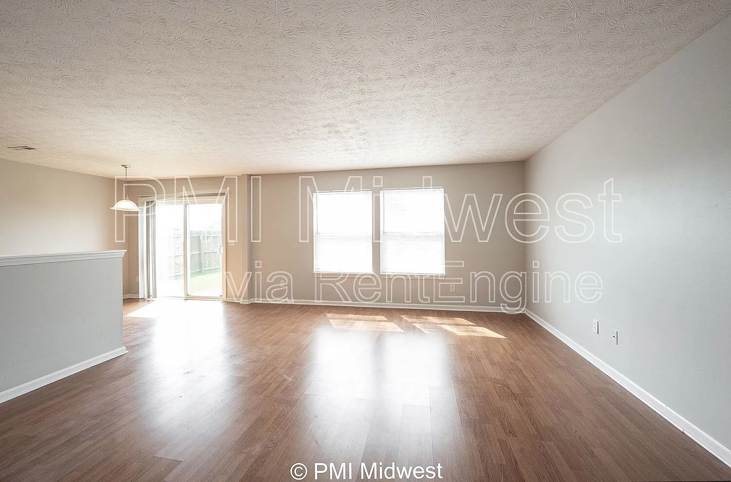 3 bed, 2.0 bath, 1480 sqft, $1,820 — Photo 4