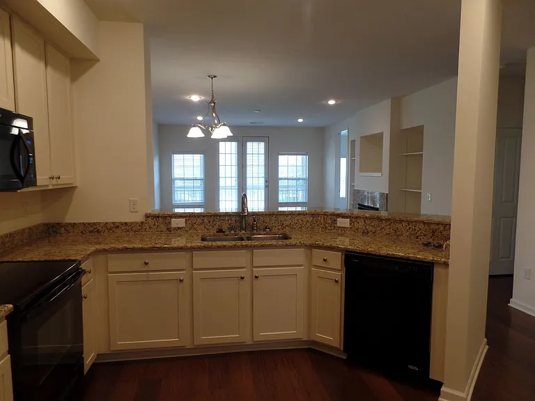5353 Nottinghamshire Ln — Photo 18