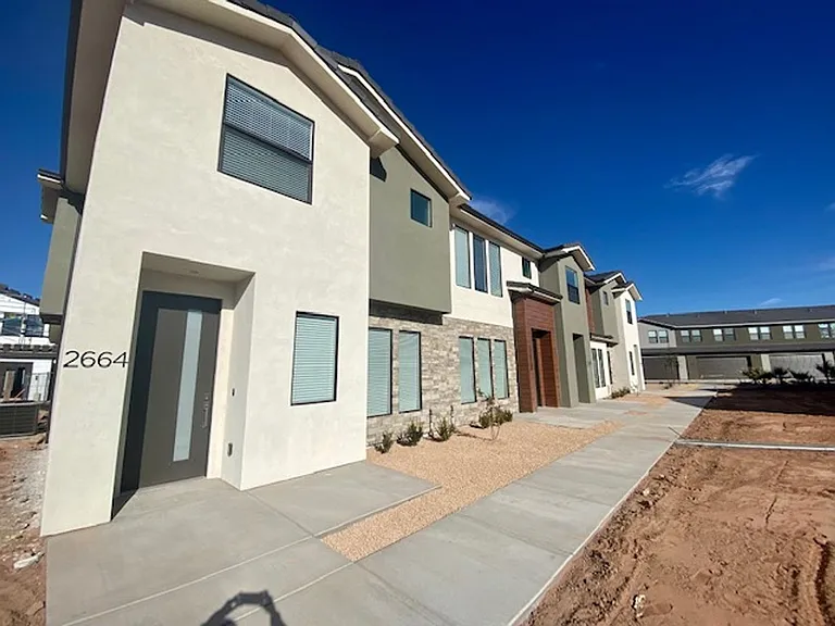2664 E Gray Birch Dr — Photo 2