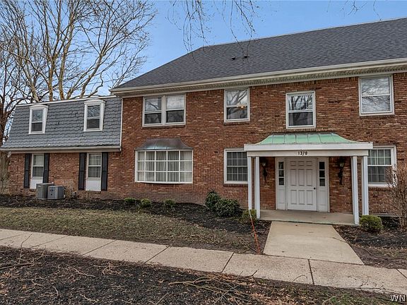 2nd image of 1370 Maple Rd APT 5