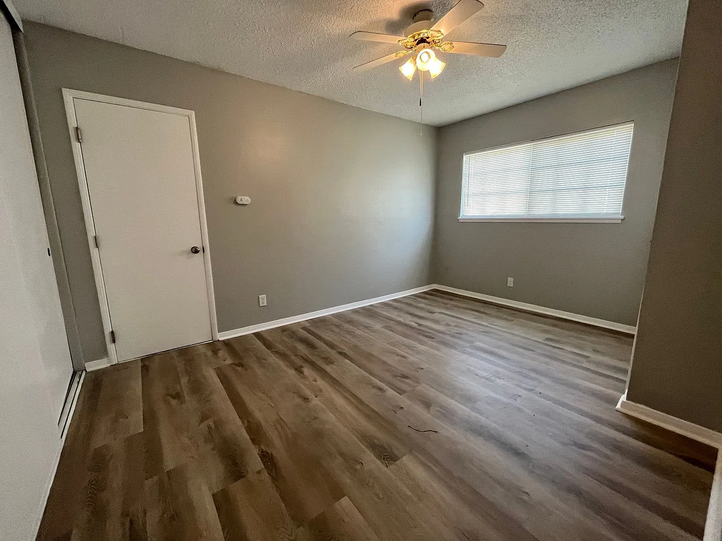 1212 Carson St — Photo 3