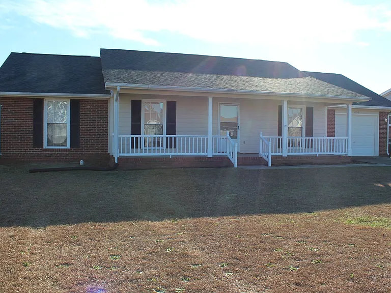 7805 Gallant Ridge Dr — Photo 1