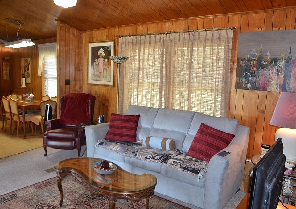 1st image of 207 Birch Creek Dr