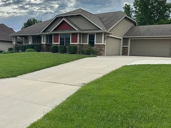 1406 Oakwood Dr, Polk City, IA 50226