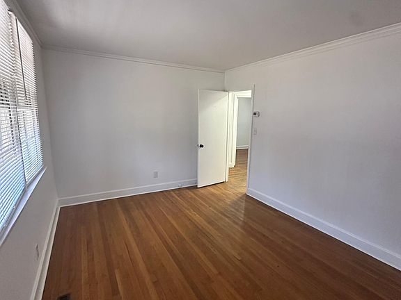 4th image of 6 Emily Dr