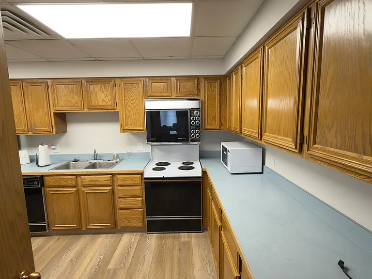 Chelsea Condos — Photo 83