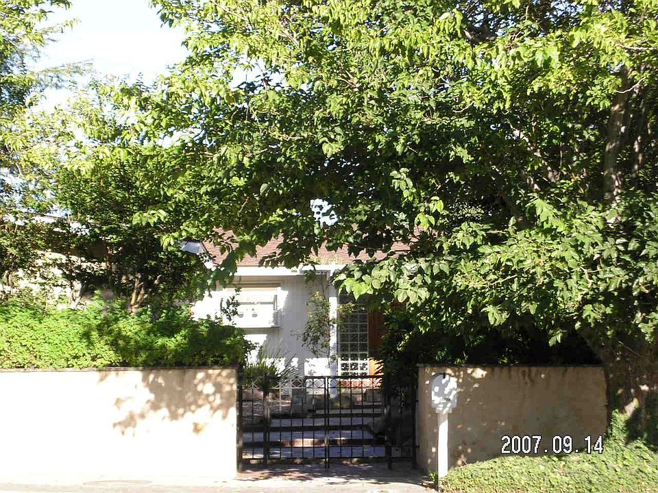 2nd image of 10910 Reseda Blvd