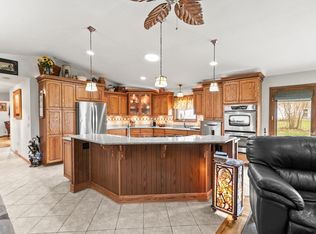 811 9th St, Baraboo, WI 53913