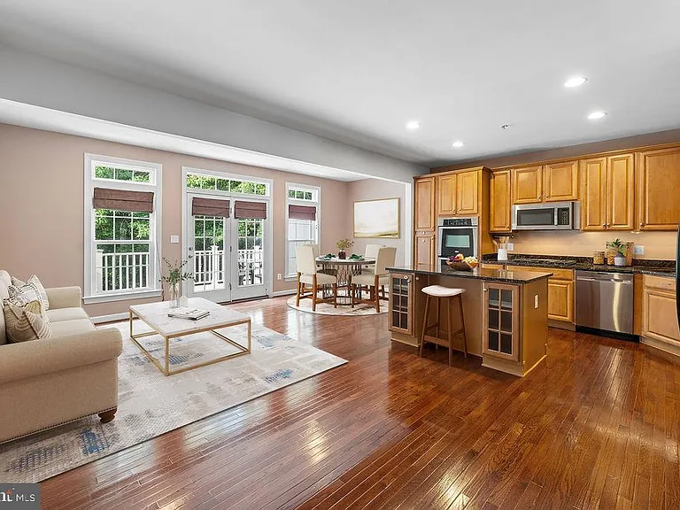 1627 Whitehall Dr — Photo 1
