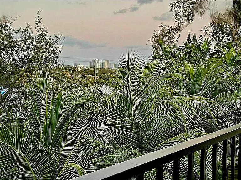 2160 SW 16th Ave #417 — Photo 8