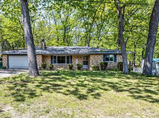 210 Deer Track Dr, Houghton Lake, MI 48629