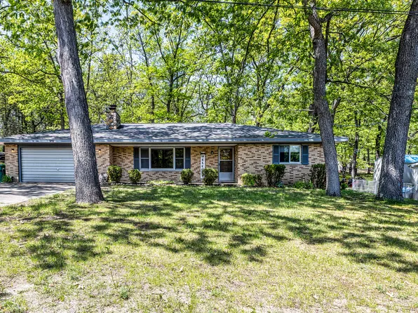 210 Deer Track Dr, Houghton Lake, MI 48629
