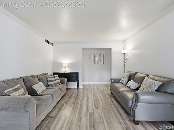 3rd image of 39964 Coronation Rd