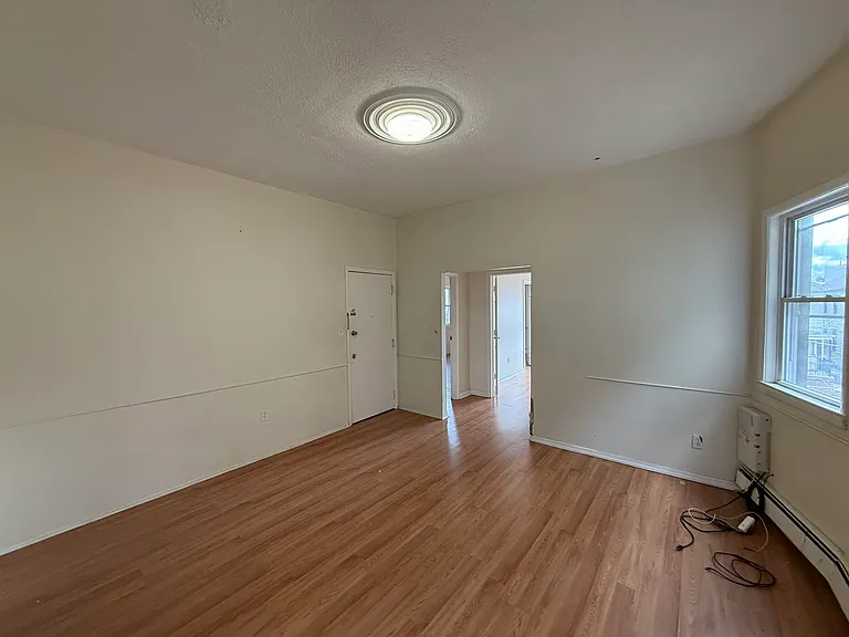 37 E 49th St #2 — Photo 17