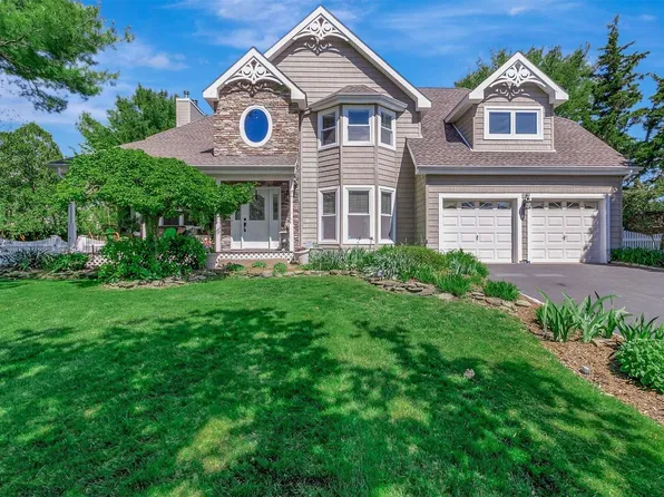 6 Hartsdale Street, Saint James, NY 11780