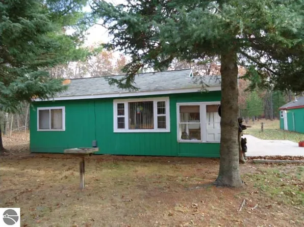 6562 Wentworth Rd, Oscoda, MI 48750