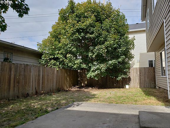 5th image of 2618 NE 105th Ct
