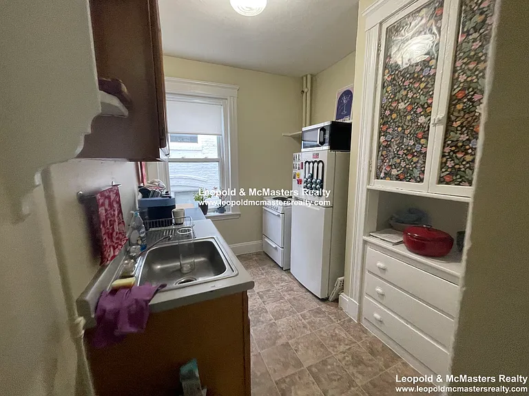 Kelton Street Apartments — Photo 10