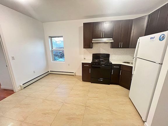 3rd image of 4672 Utopia Pkwy Floor 1