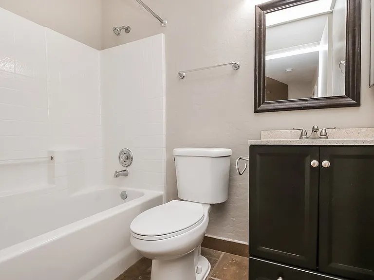 1042 S Canal Dr — Photo 17