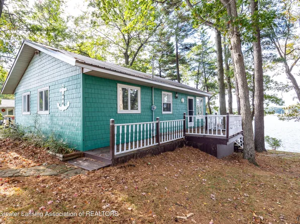 481 Rainbow Lake Dr, Trufant, MI 49347