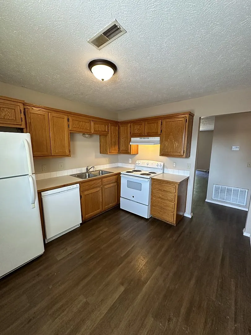 121 Elm St #1-4 — Photo 4
