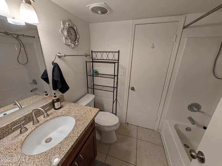 1039 E Larkspur Ln — Photo 14