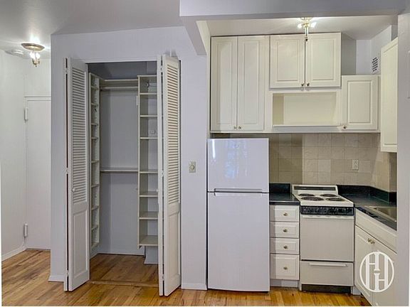 4th image of 160 E 91st St APT 2B