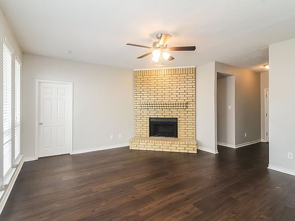 3rd image of 1528 Warwick Dr