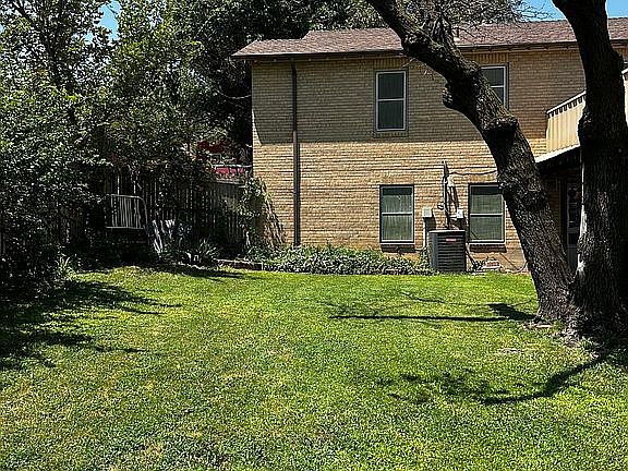 3rd image of 415 Locust St