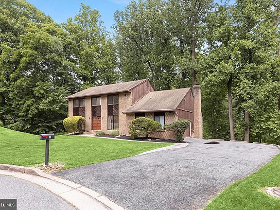 3rd image of 19 Marcie Woods Ct