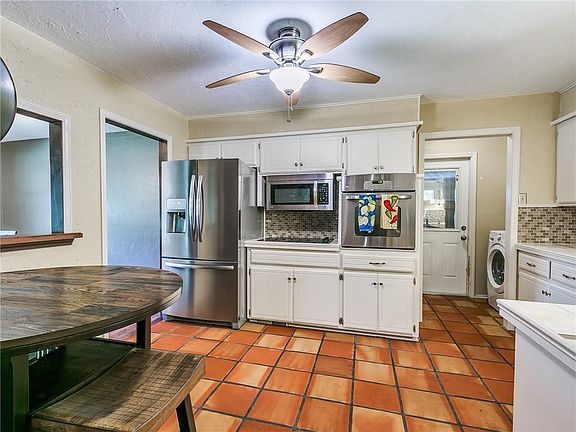 5th image of 2706 Willow Creek Dr