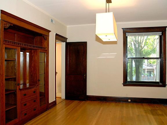 5th image of 1409 W Belle Plaine Ave #2W