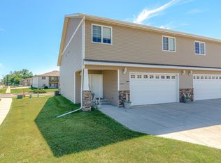 2802 Waters Edge Ln SE, Mandan, ND 58554