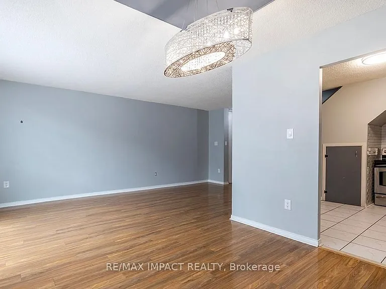 454 Centre St S #108 — Photo 4