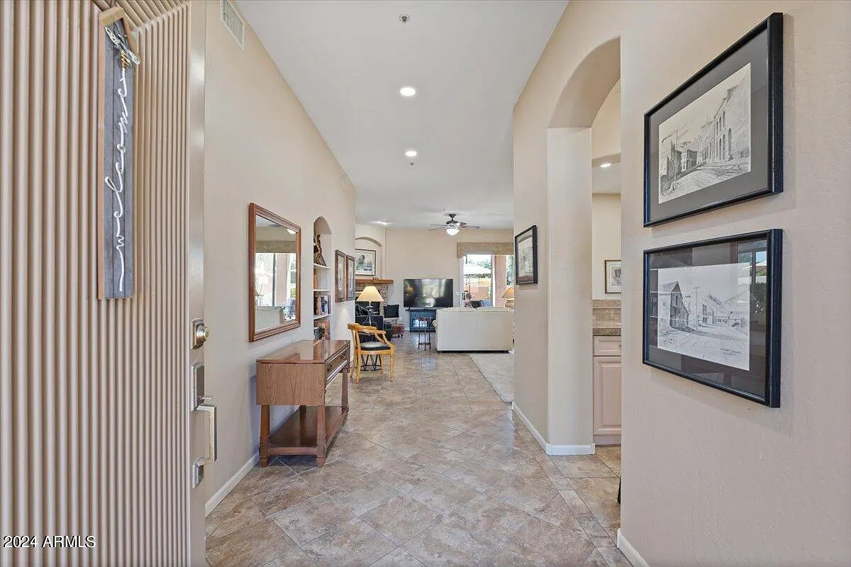 2 bed, 2.5 bath, 1922 sqft, $3,995 — Photo 4