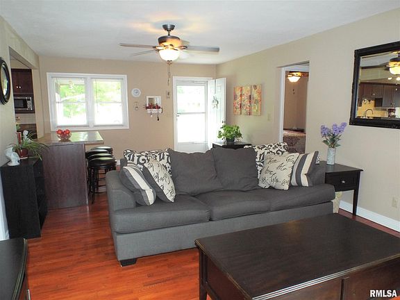 5th image of 504 S Emerald Ln