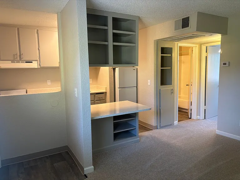 Olive Glen — Photo 3