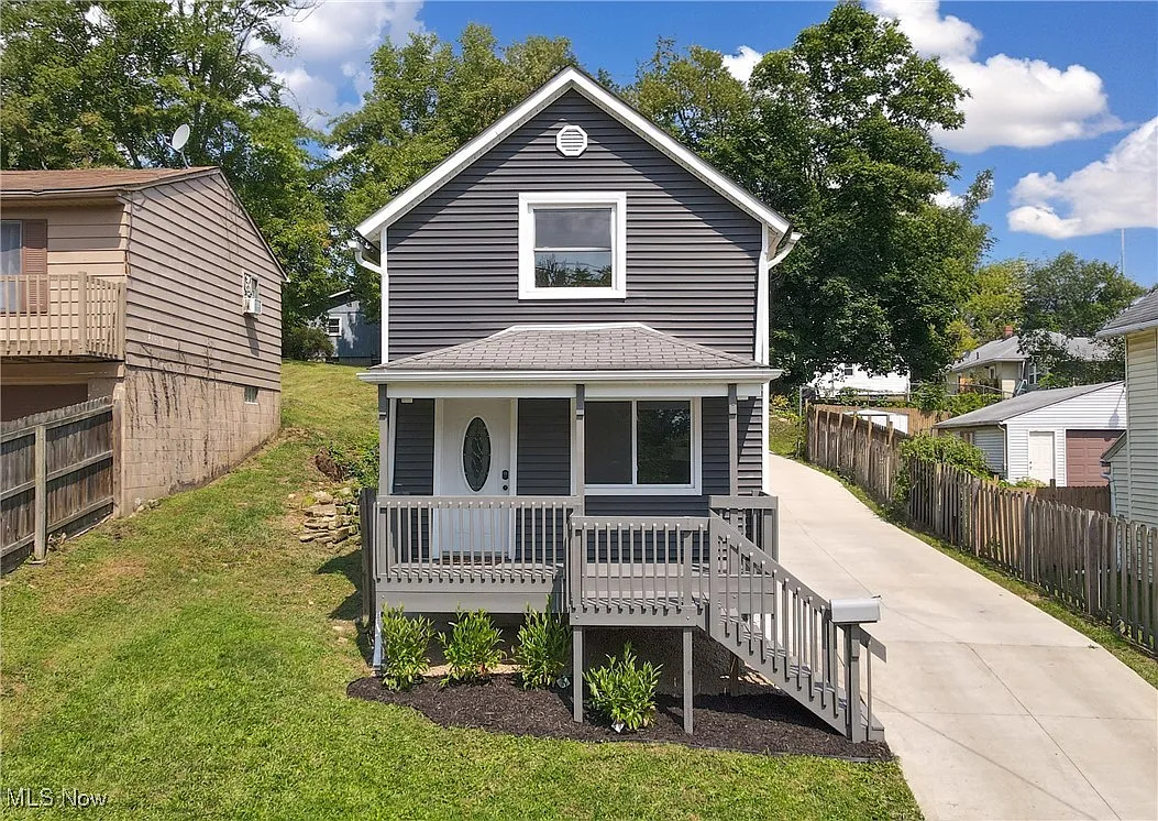 935 Perry Ave photo 1